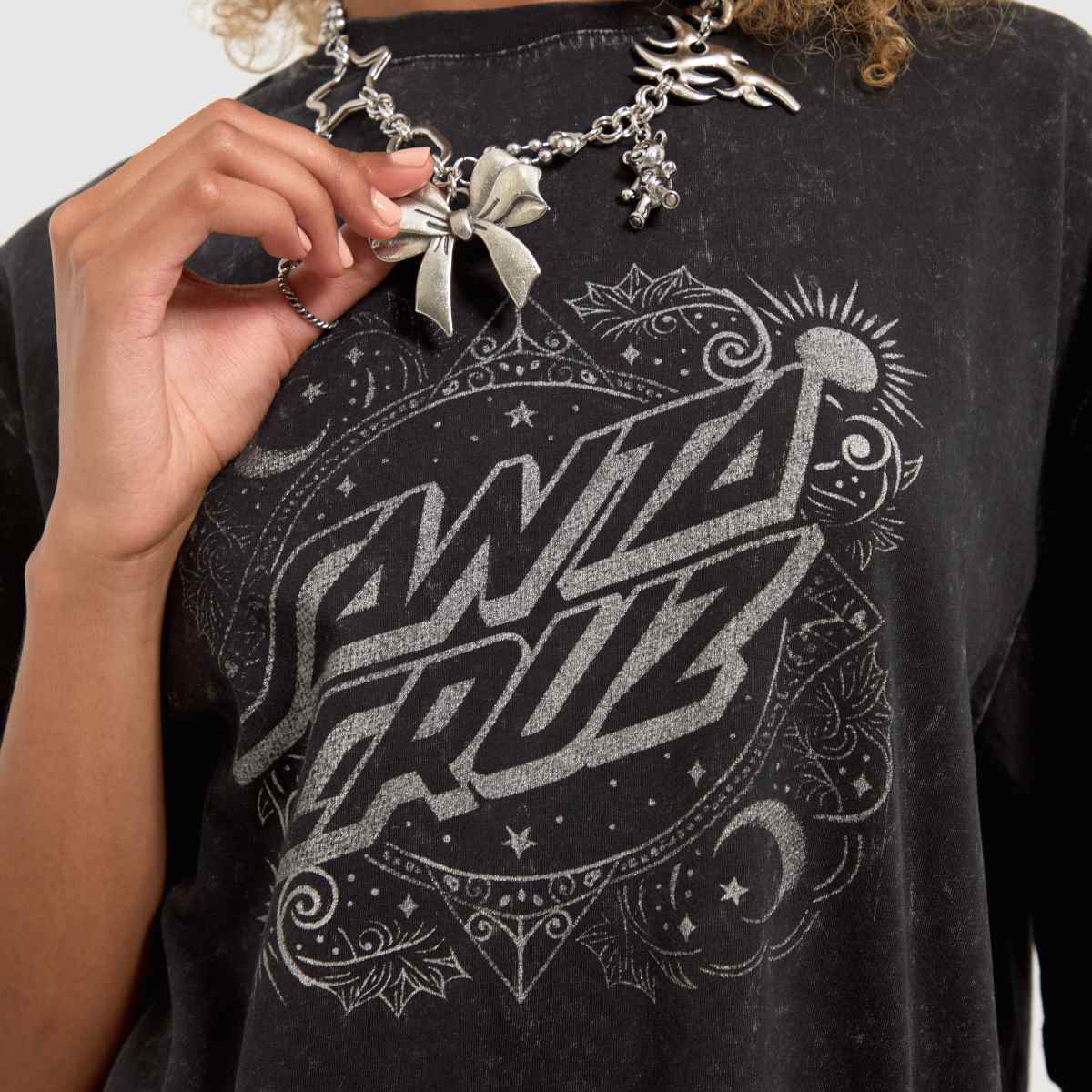Santa Cruz Women's Ornate Dot Oversized T-shirt-Black Acid Wash | Santa Cruz |