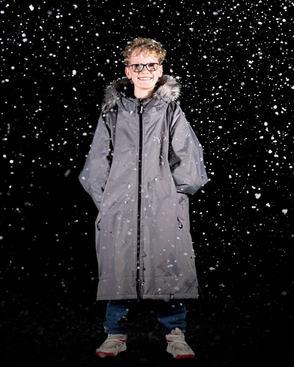 DryRobe Alpine Kids Age 5-9 Charcoal Black | Dryrobe | Dryrobe