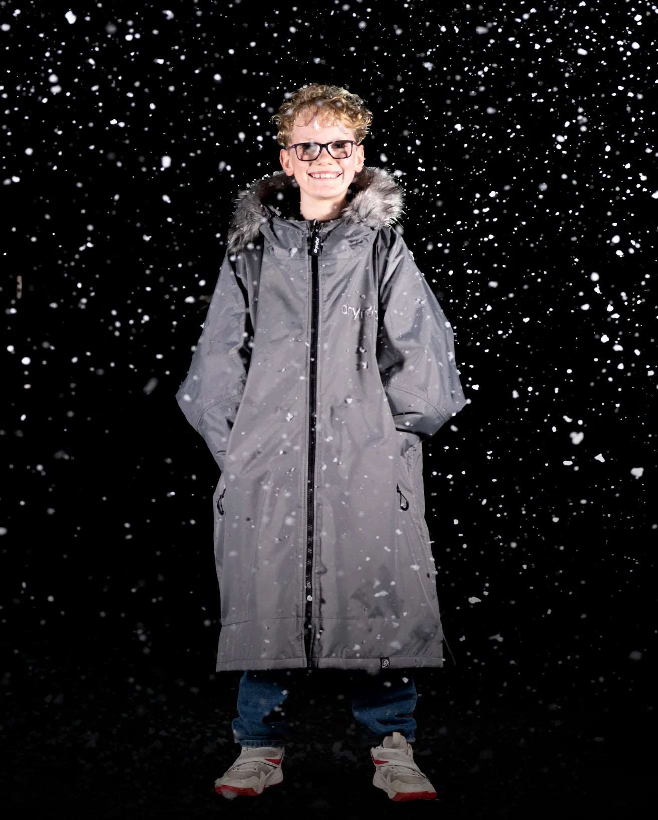 DryRobe Alpine Kids Age 5-9 Charcoal Black | Dryrobe | Dryrobe