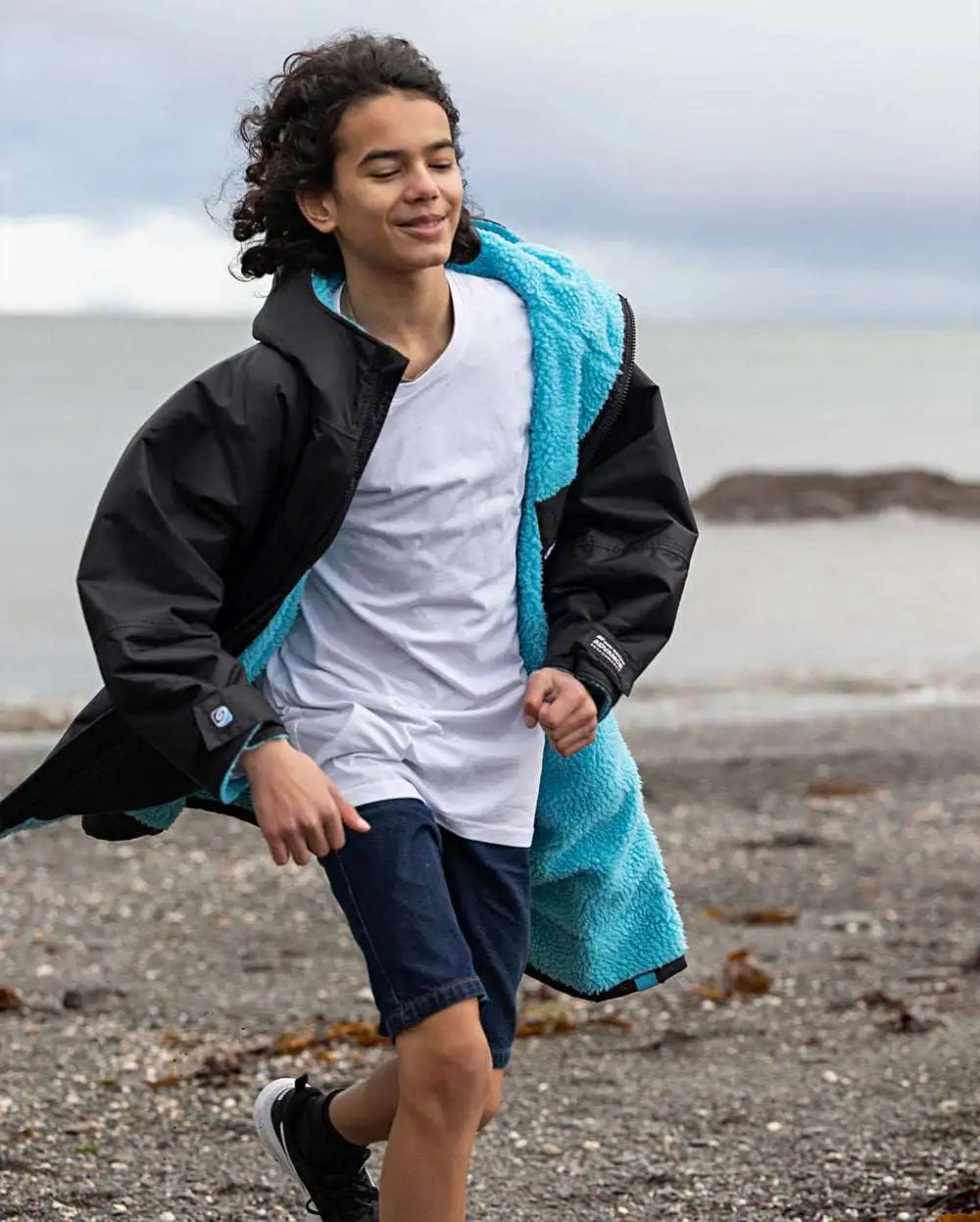 Kids DryRobe V3 Age 5-9 Black Blue | Dryrobe | Dryrobe - Northshore Newquay - Surf/Skate Shop