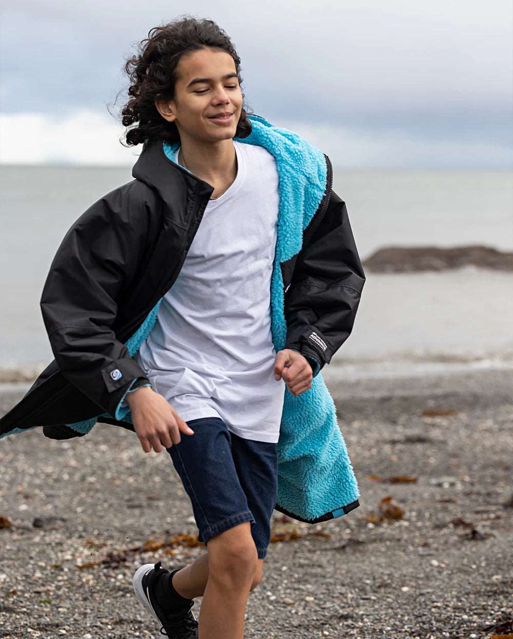 Kids DryRobe V3 Age 5-9 Black Blue | Dryrobe | Dryrobe