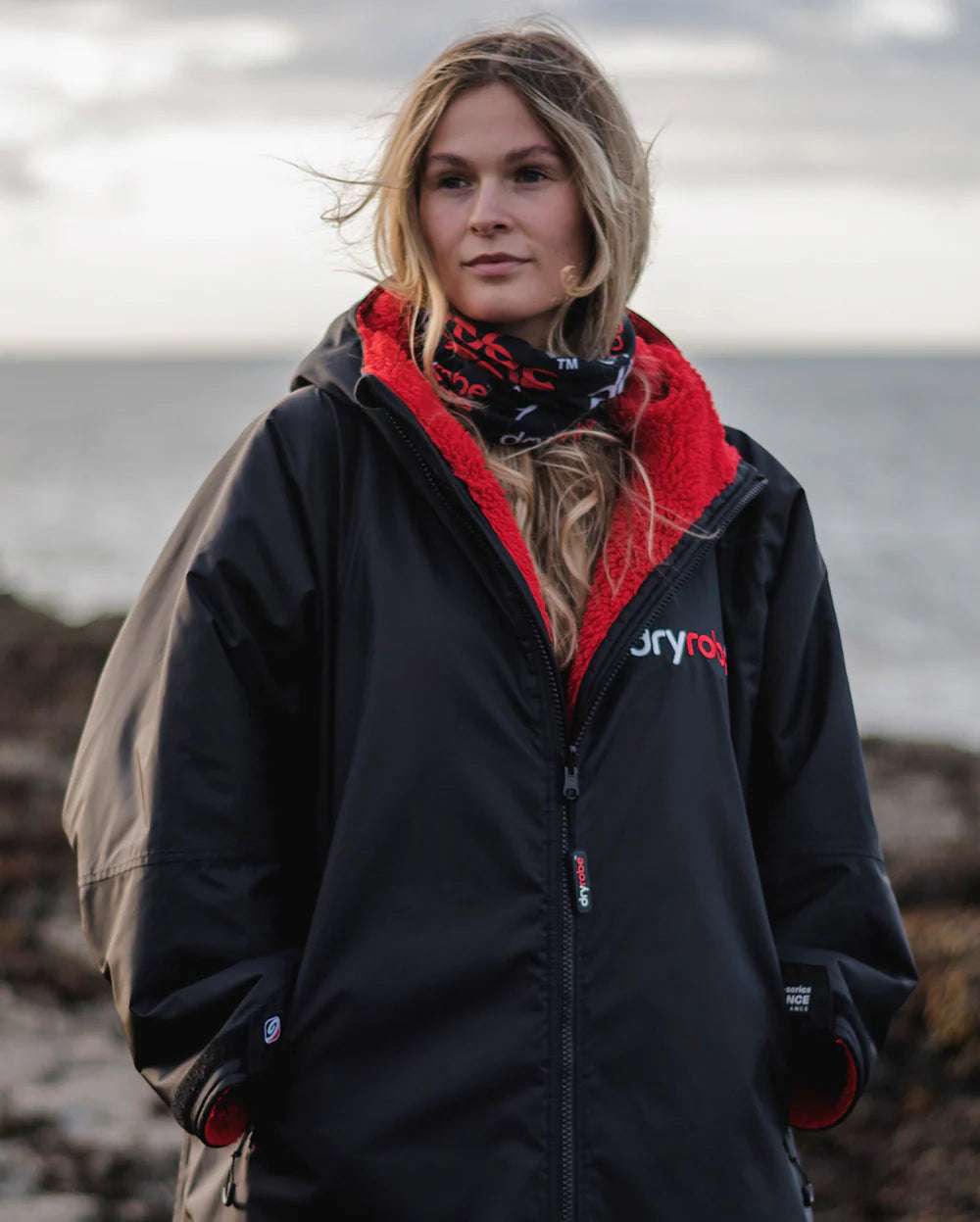 Dryrobe Neck Tube | Black/Red | Dryrobe | Neck Tube - Northshore Newquay - Surf/Skate Shop